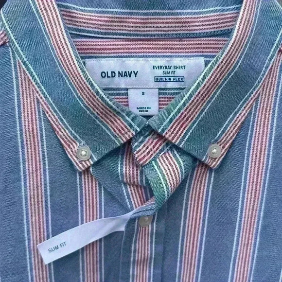 Brand New Men’s Old Navy Slim Fit Bottom Down Shirt - Picture 3 of 3